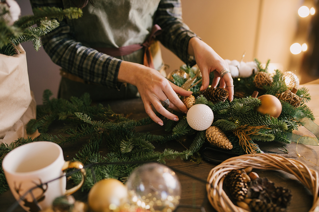 Blossoming Yuletide: Infuse Your Home with Festive Floral Magic
