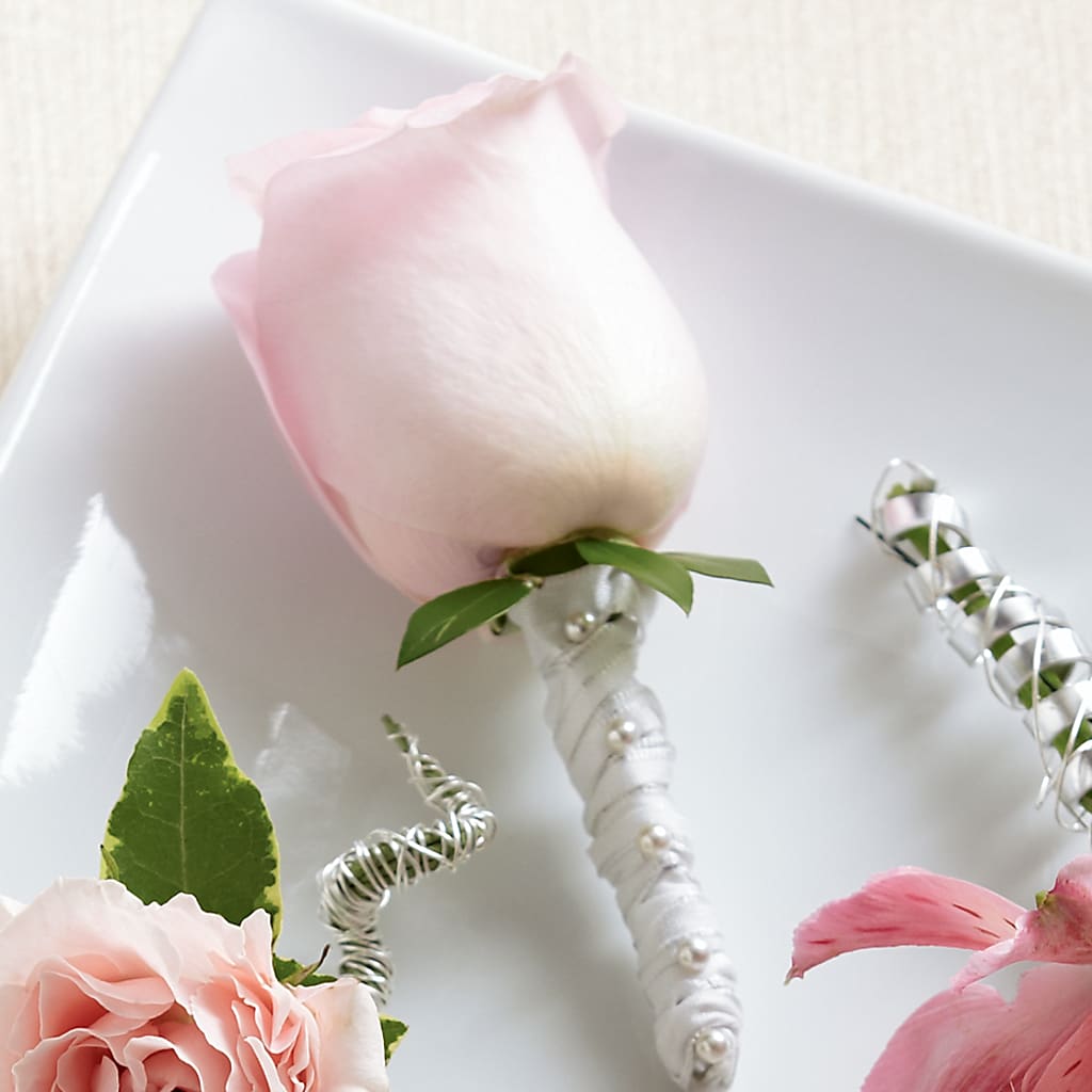 Scarlet Rendezvous Bouquet and Candle Set (floral with addon) - 27june2025